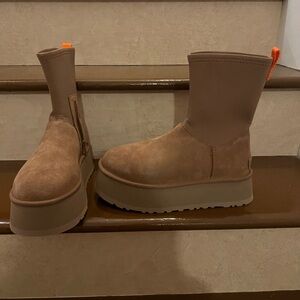 NWOB UGG  Dippers Chestnut Platform boots sz 8